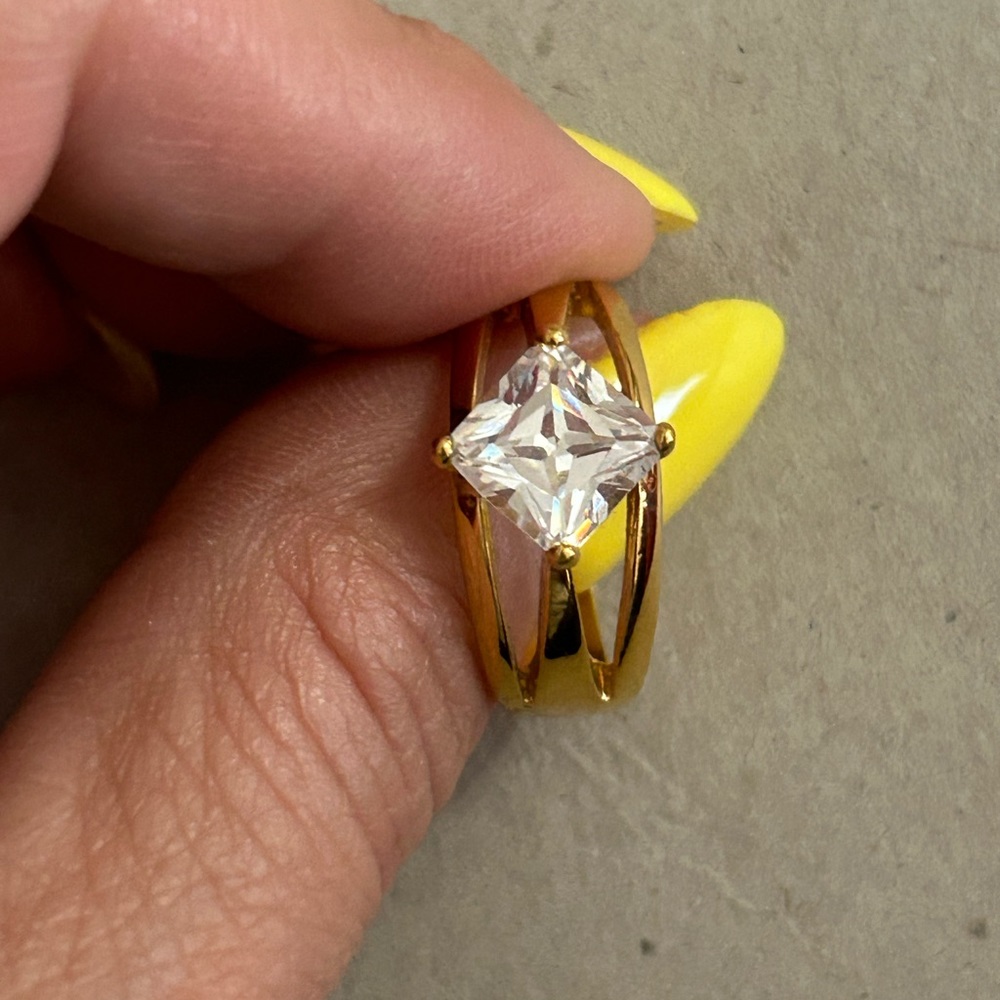 Women’s vintage Gold Tone Wide Band Ring Square Clear Solitaire Stone Sz 10